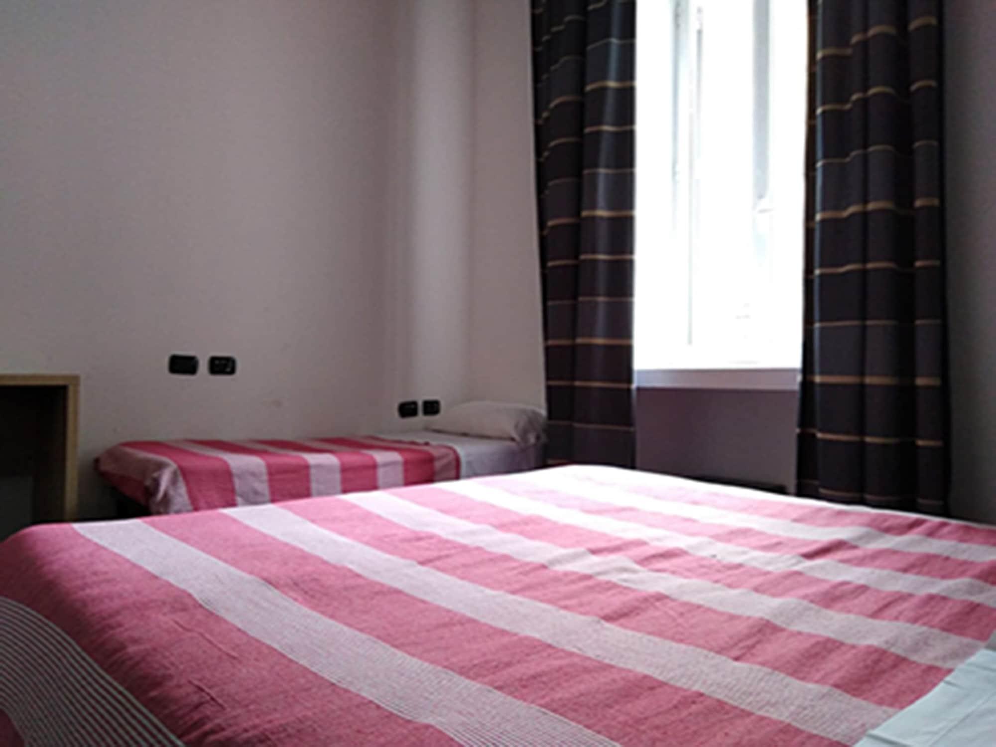 M&J Place Hostel Rome Exterior photo
