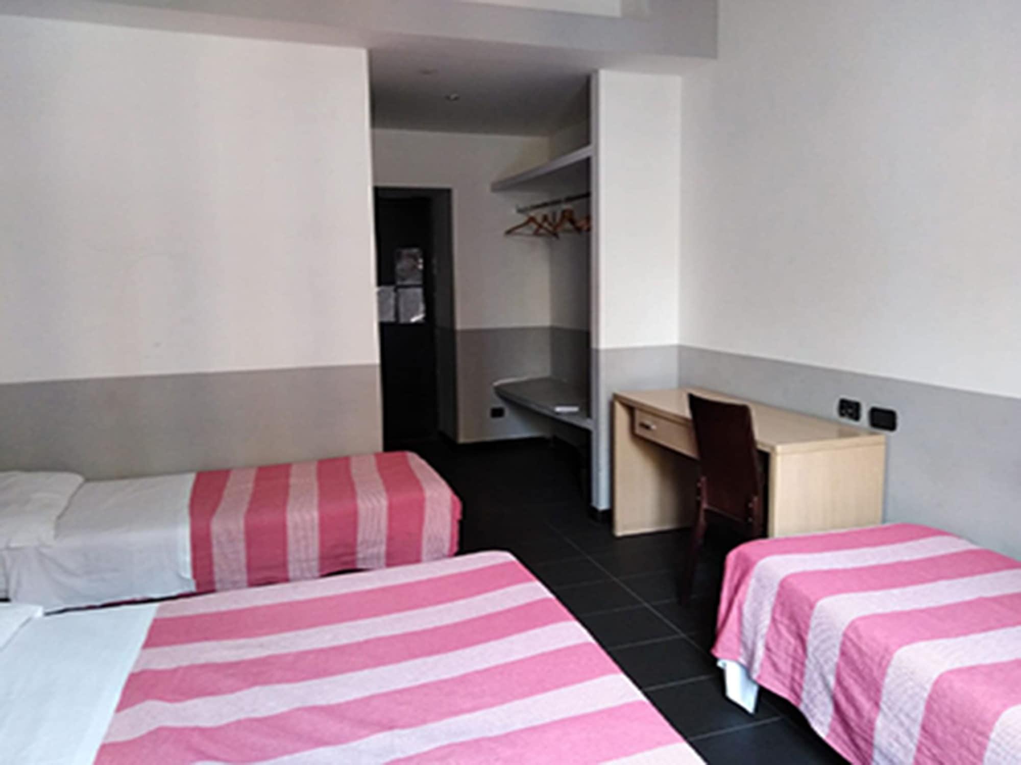 M&J Place Hostel Rome Exterior photo