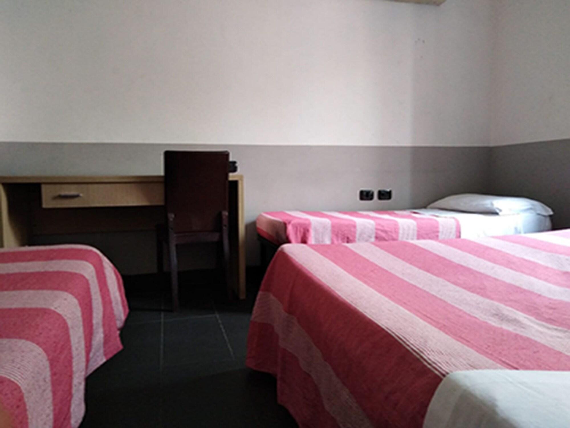 M&J Place Hostel Rome Exterior photo