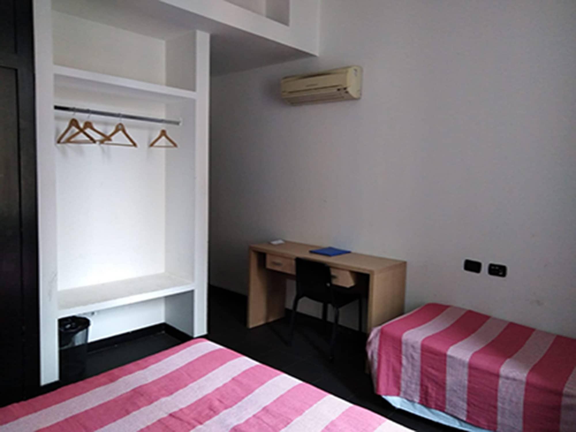 M&J Place Hostel Rome Exterior photo