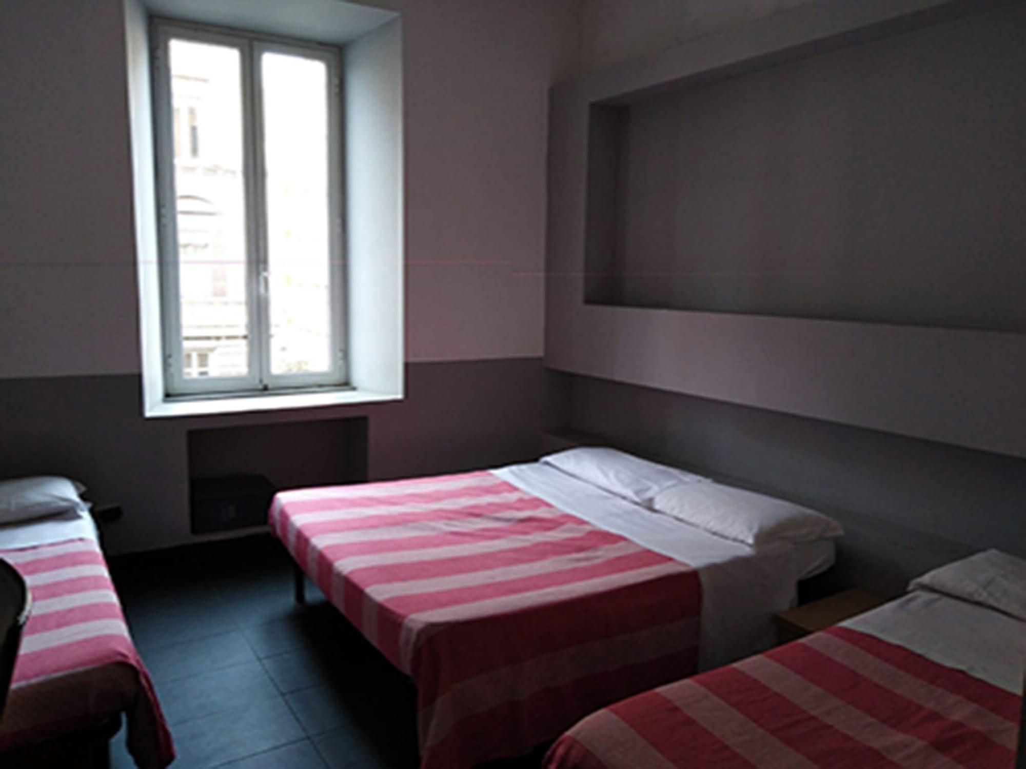 M&J Place Hostel Rome Exterior photo