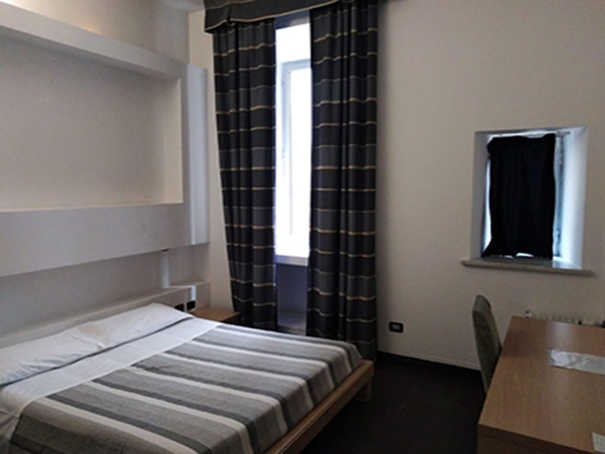 M&J Place Hostel Rome Exterior photo