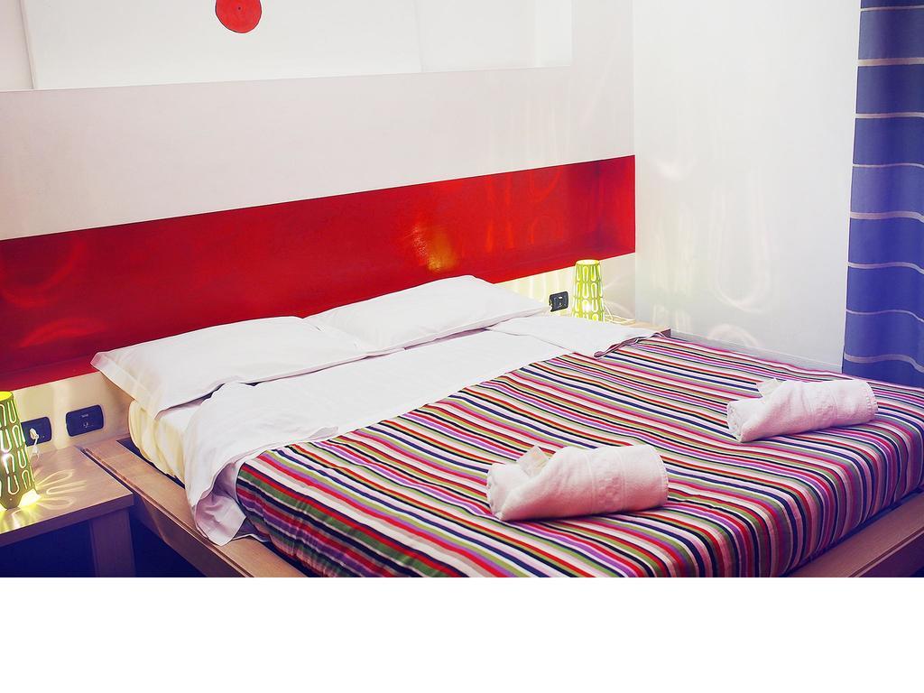 M&J Place Hostel Rome Room photo