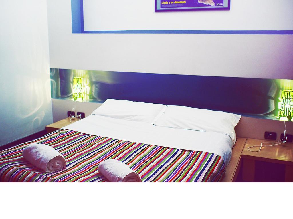 M&J Place Hostel Rome Room photo