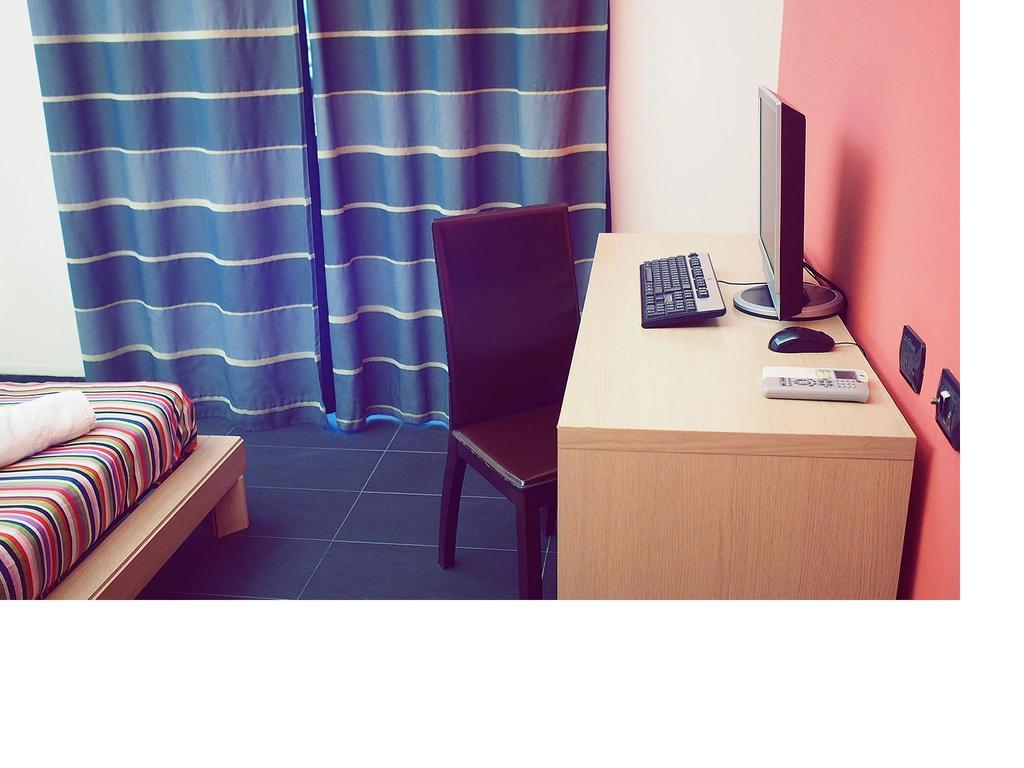 M&J Place Hostel Rome Room photo