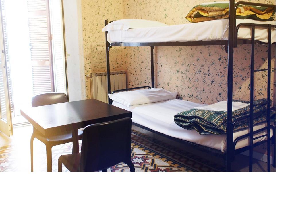 M&J Place Hostel Rome Room photo