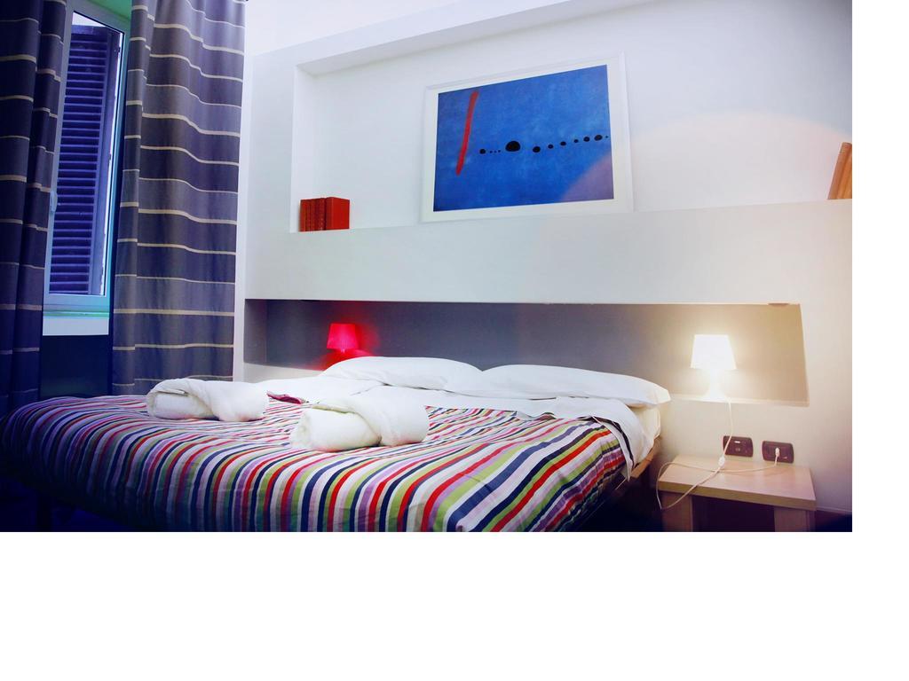 M&J Place Hostel Rome Room photo