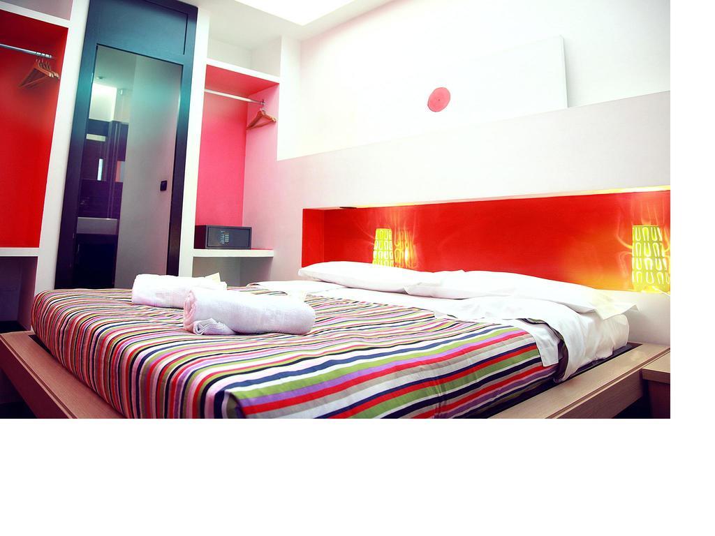 M&J Place Hostel Rome Room photo