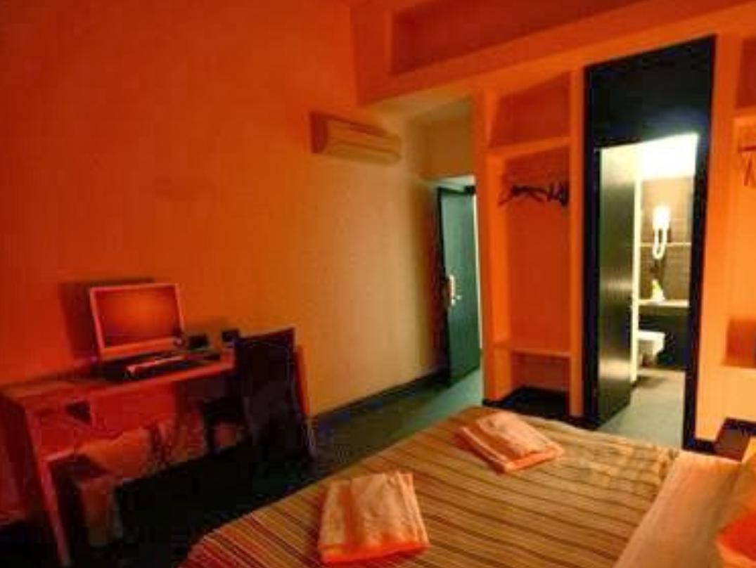 M&J Place Hostel Rome Exterior photo