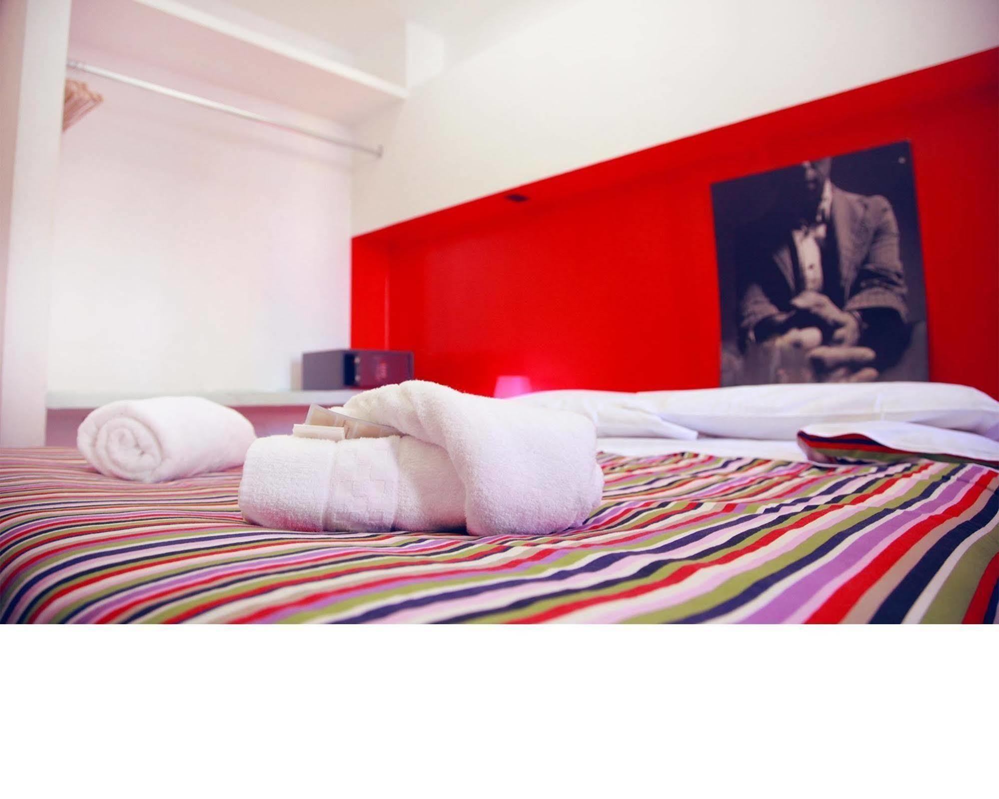 M&J Place Hostel Rome Exterior photo
