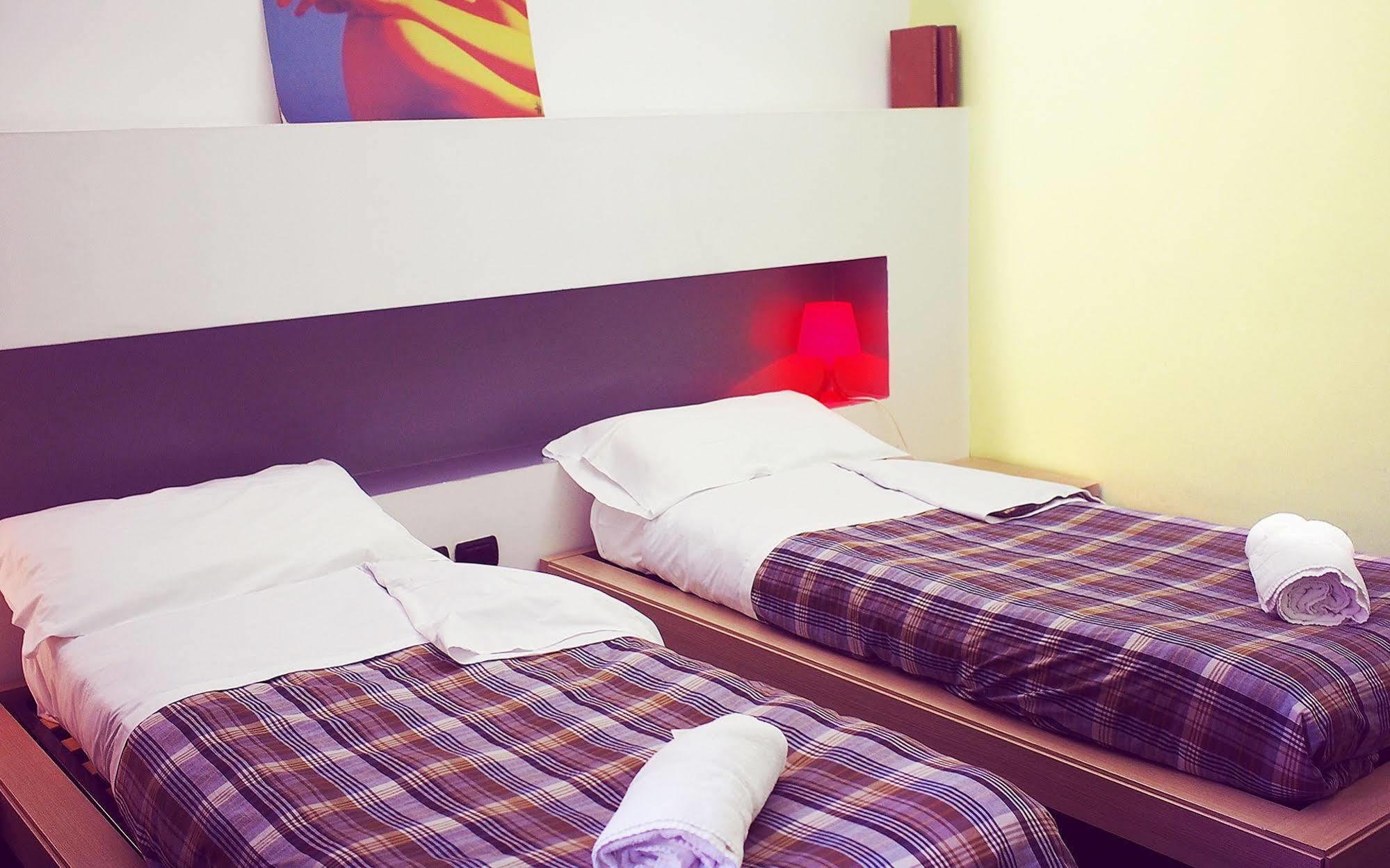 M&J Place Hostel Rome Exterior photo