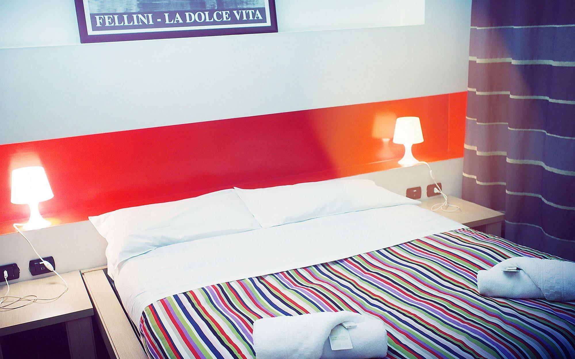 M&J Place Hostel Rome Exterior photo
