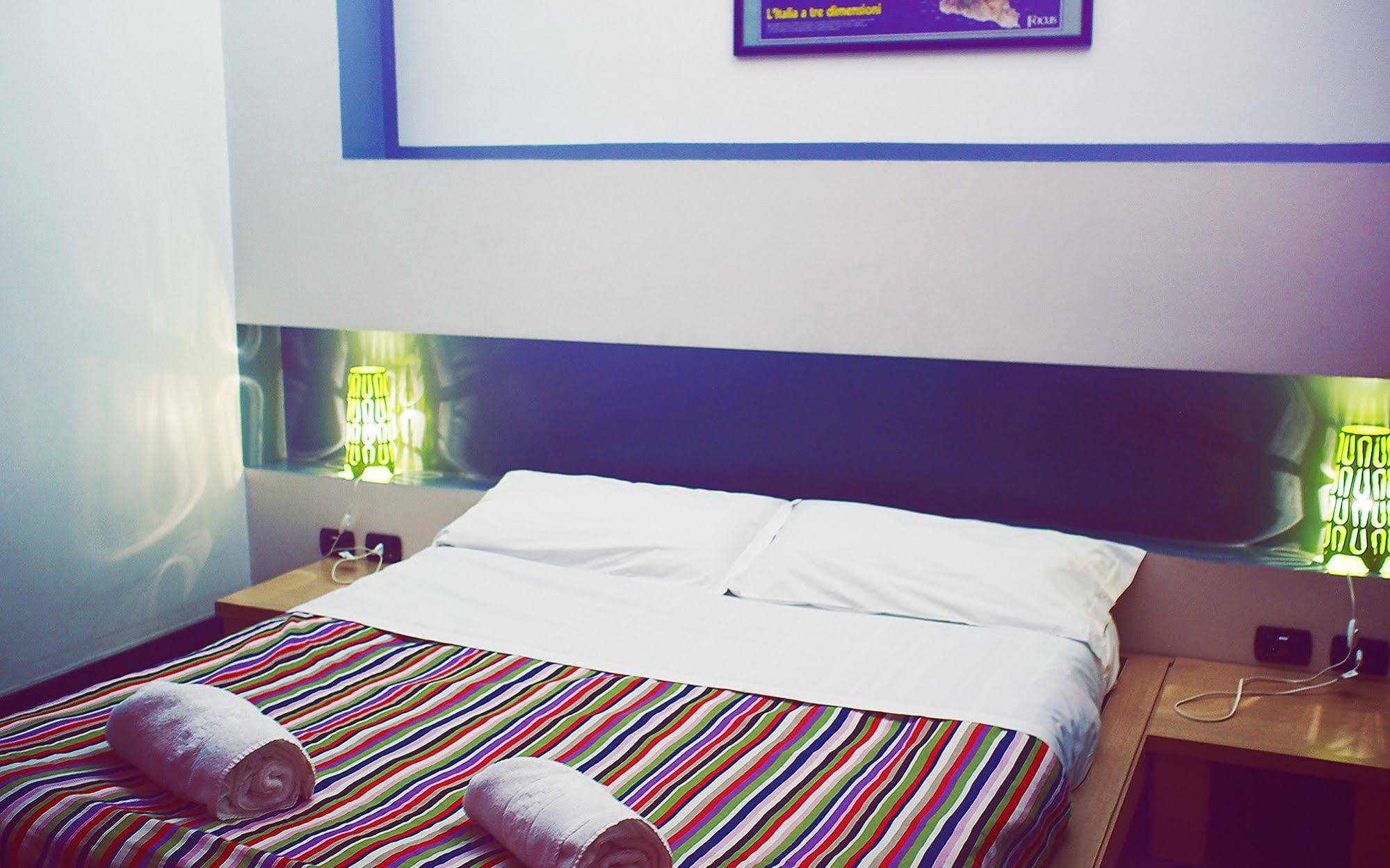 M&J Place Hostel Rome Exterior photo